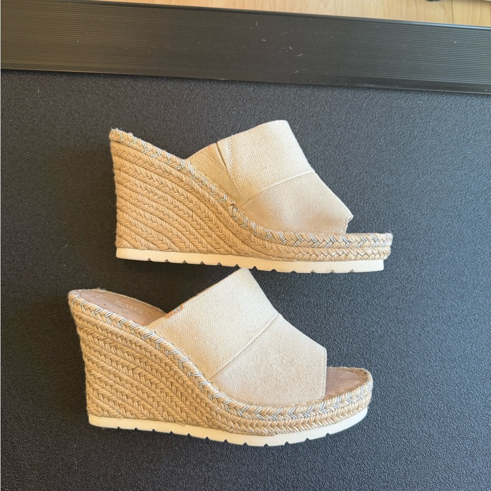 NWOT - TOMS wedges